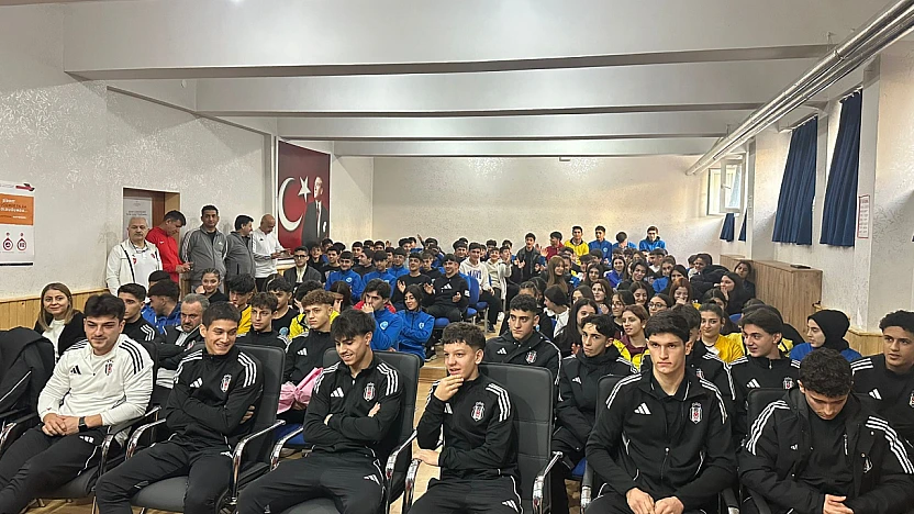 Beşiktaş Heyeti Kaya Karakaya Spor Lisesi'nde öğrencilerle buluştu