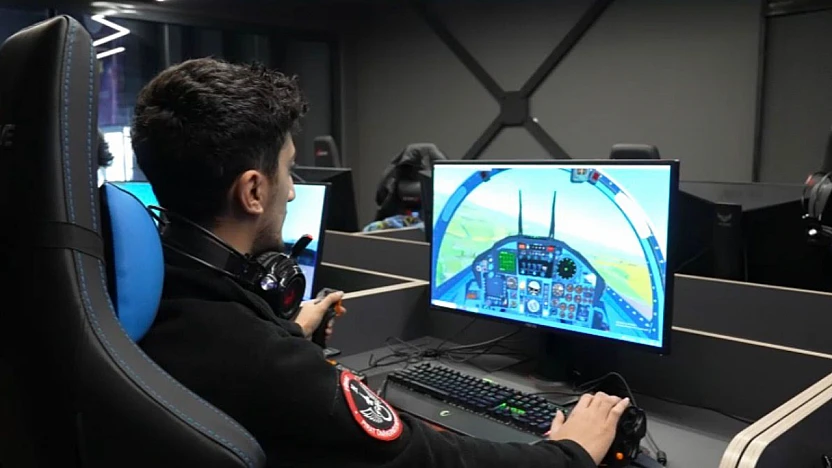 Elazığ Belediyesi E Spor Merkezi'nden uçuş simülasyonu