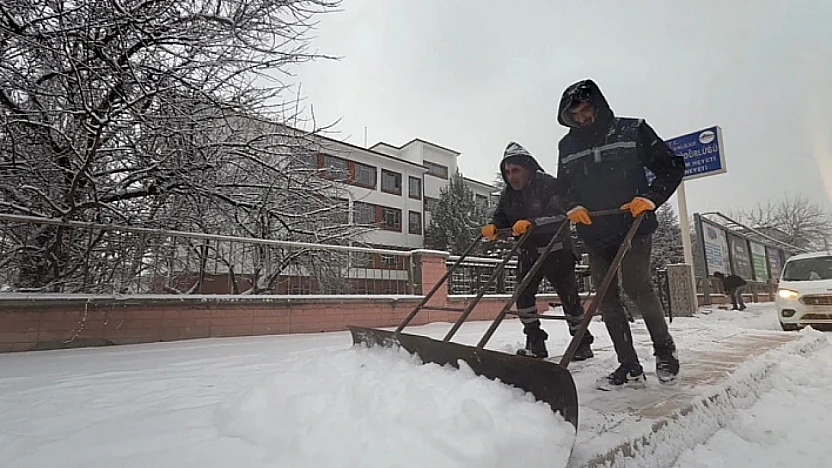 Elazığ Belediyesi Gazi Caddesi'nde kar küreme çalışmaları yapacak