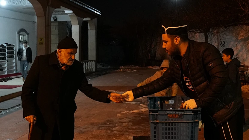 Elazığ Belediyesi'nden Miraç Kandili'nde kandil simidi ve tatlı ikramı