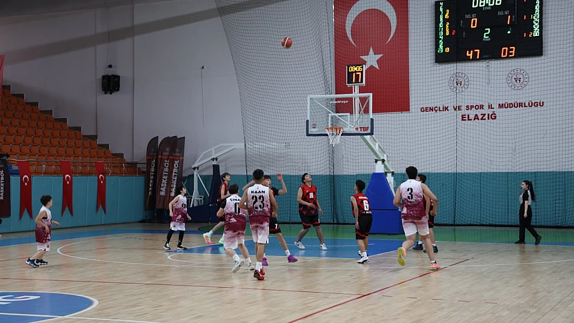 Elazığ'da U-16 yerel lig nefes kesen mücadeleyle sona erdi