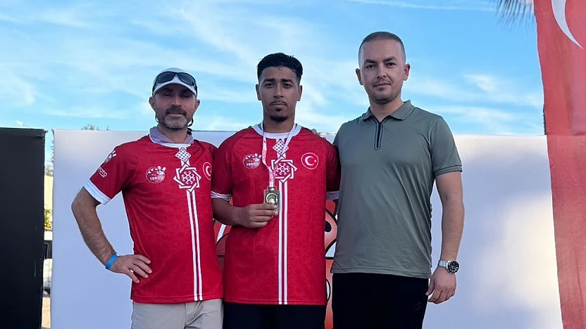 Elazığ'dan çıkan Gençlik ve Spor Kulübü sporcusu, Antalya'da zirveye çıktı