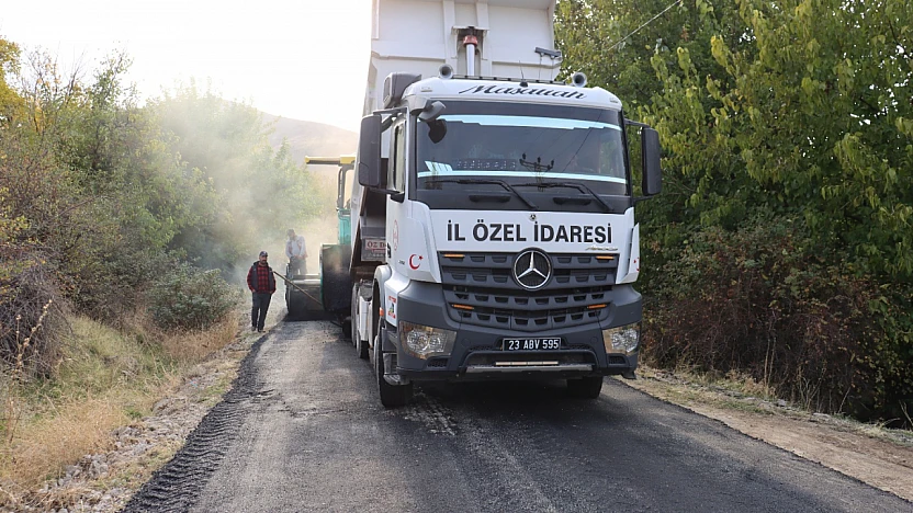 Elazığ İl Özel İdaresi'nin BSK asfalt çalışmaları sürüyor
