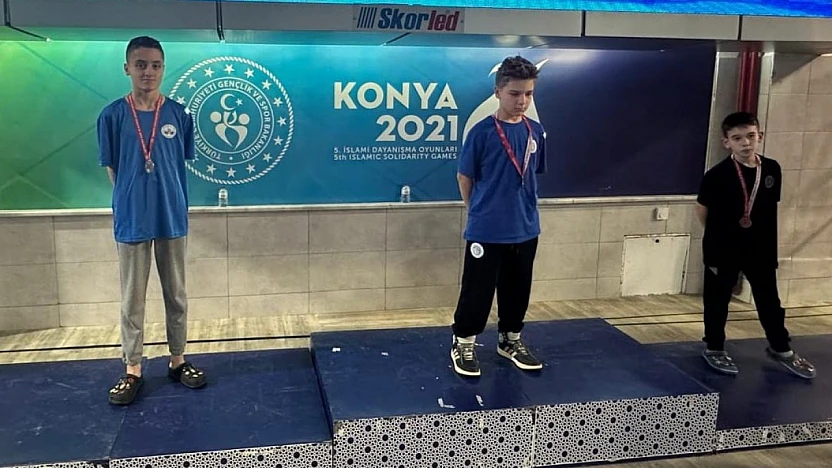 Elazığlı paletli yüzücülerden Konya'da büyük başarı