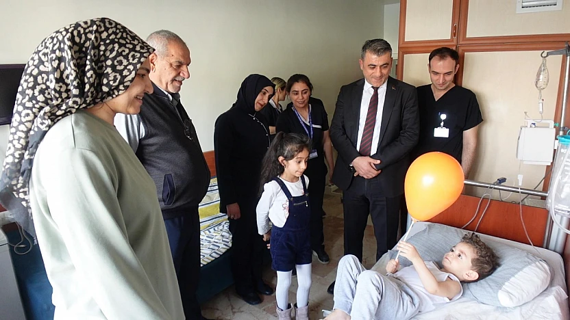 Fırat Üniversitesi Hastanesi'nden karne sevincine anlamlı destek