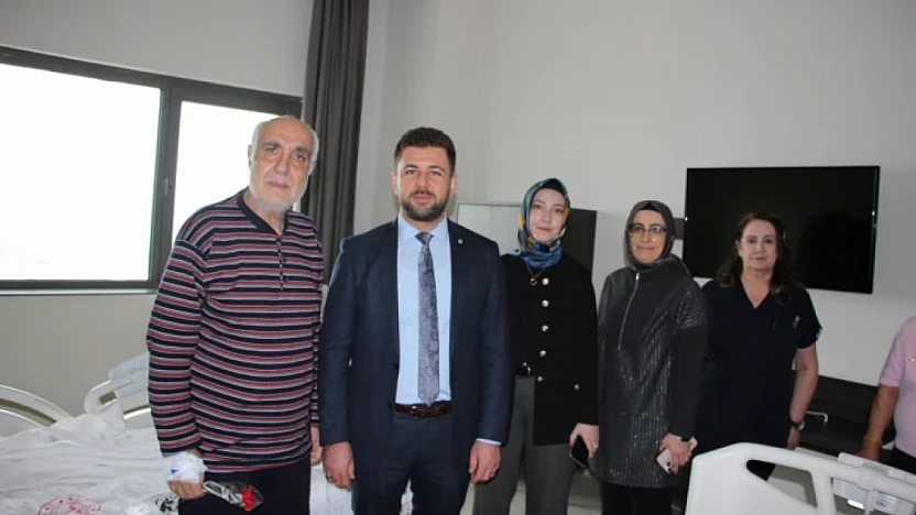 Hastanede tedavi gören öğretmenlere moral desteği