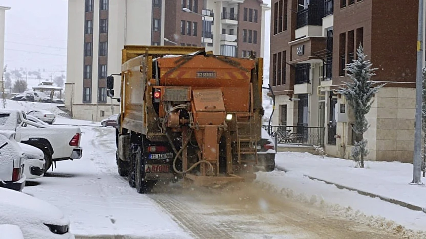 Karla mücadele çalışmaları aralıksız sürüyor