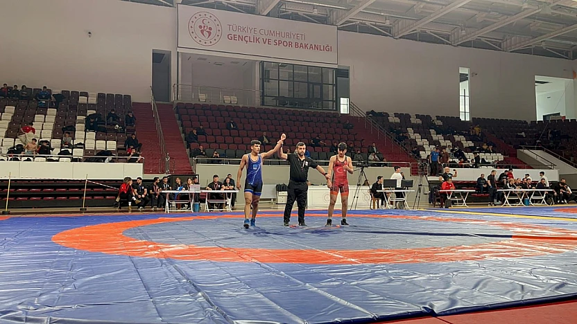 Okul Sporları B Gençler güreş grup müsabakaları tamamlandı