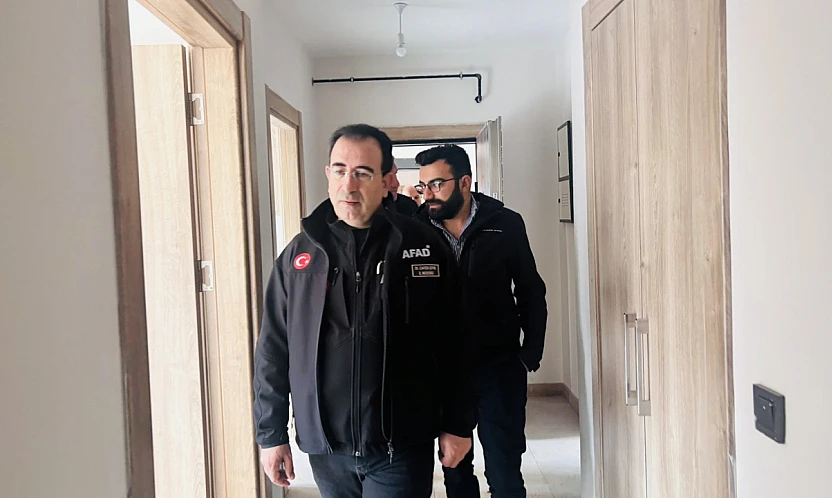 AFAD Müdürü Giyik, tamamlanma aşamasındaki konutları inceledi