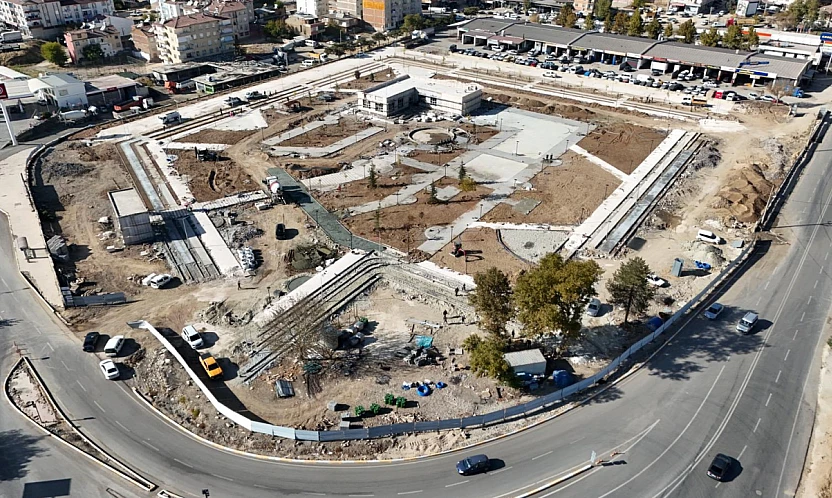 Başkan Şerifoğulları Doğu Park'ta incelemelerde bulundu