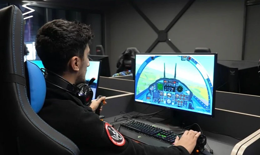 Elazığ Belediyesi E Spor Merkezi'nden uçuş simülasyonu
