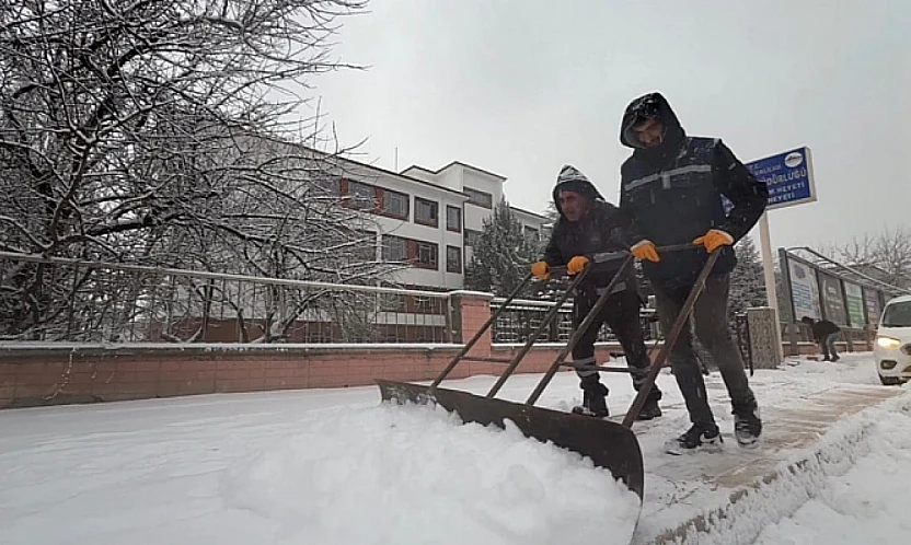 Elazığ Belediyesi Gazi Caddesi'nde kar küreme çalışmaları yapacak