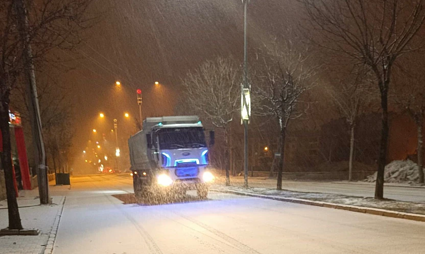Elazığ Belediyesi'nden karla mücadele çalışmaları