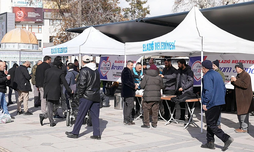 Elazığ Belediyesi'nden salep ve tatlı ikramı