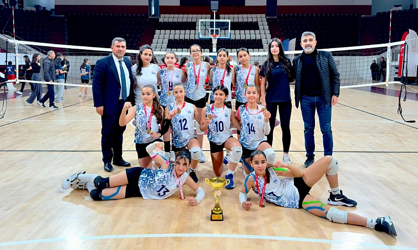 Elazığ Belediyespor, her kulvarda başarıya koşuyor