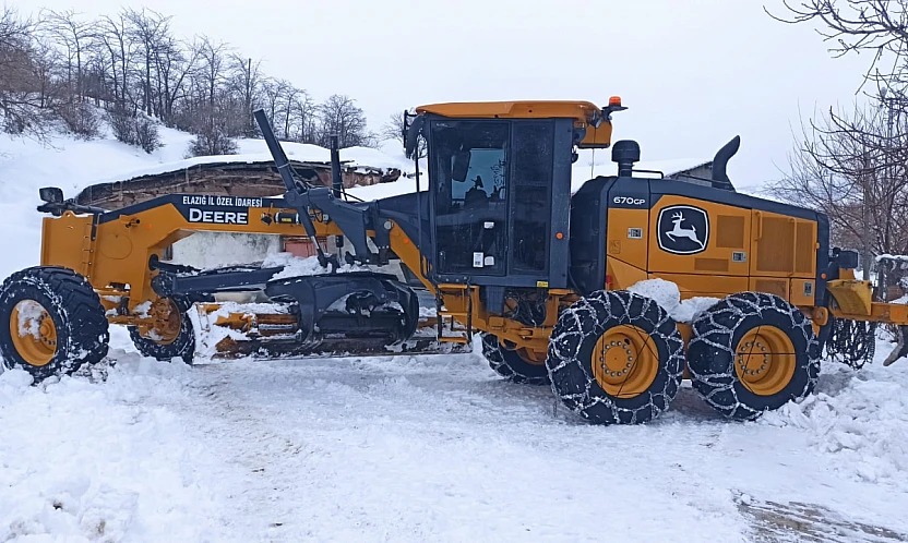 Elazığ'da 11 köy yolu ulaşıma kapandı