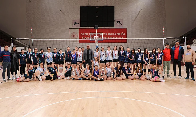 Elazığ'da küçük kadınlar voleybol il birinciliği tamamlandı