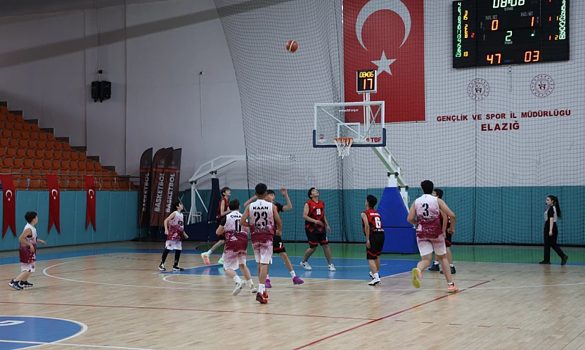 Elazığ'da U-16 yerel lig nefes kesen mücadeleyle sona erdi