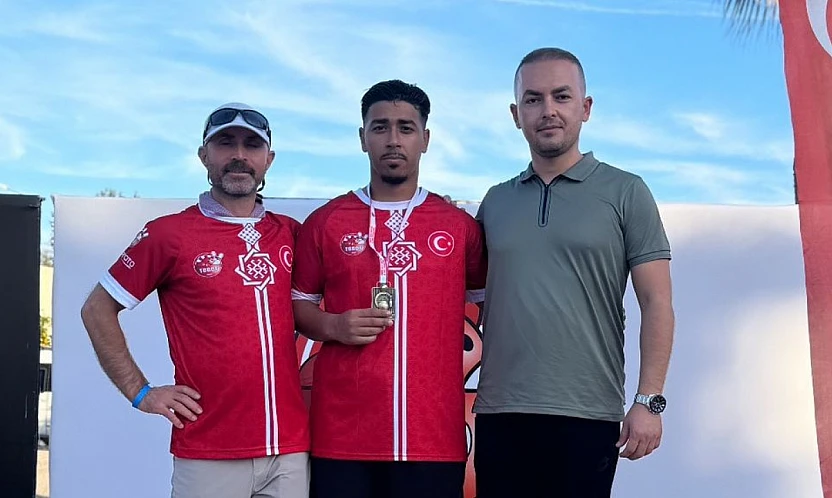 Elazığ'dan çıkan Gençlik ve Spor Kulübü sporcusu, Antalya'da zirveye çıktı