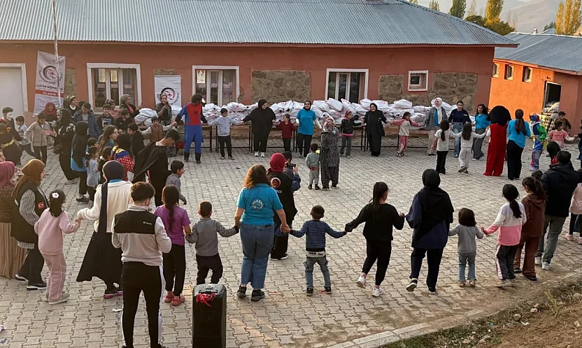 Elazığ Hayır Köprüsü'nden Hakkari ve Van'a yardım eli