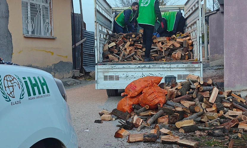 Elazığ İHH'dan 300 Aileye Yakacak Yardımı