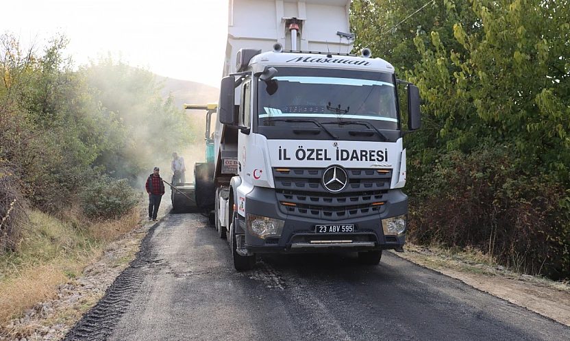 Elazığ İl Özel İdaresi'nin BSK asfalt çalışmaları sürüyor
