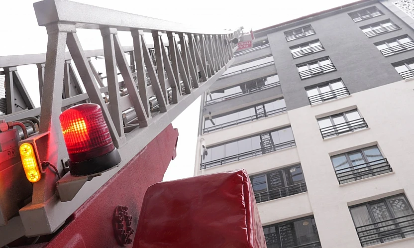 Elazığ İtfaiyesinden buz sarkıtı mesaisi