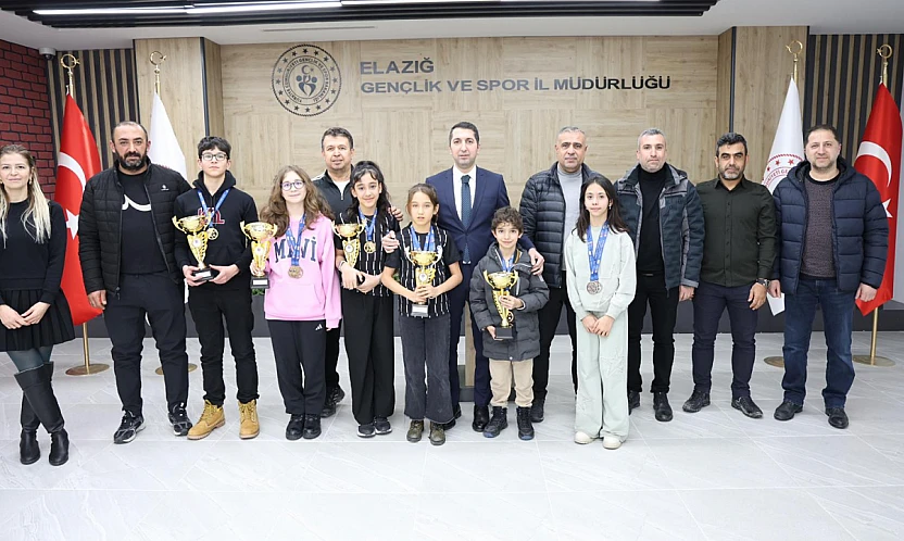 Eskrim'in şampiyonlarından İl Müdürü Abdulsamet Eren'e ziyaret