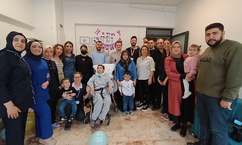 Fırat Üniversitesi Palyatif Bakım Kliniği'nde Doğum Günü Sürprizi
