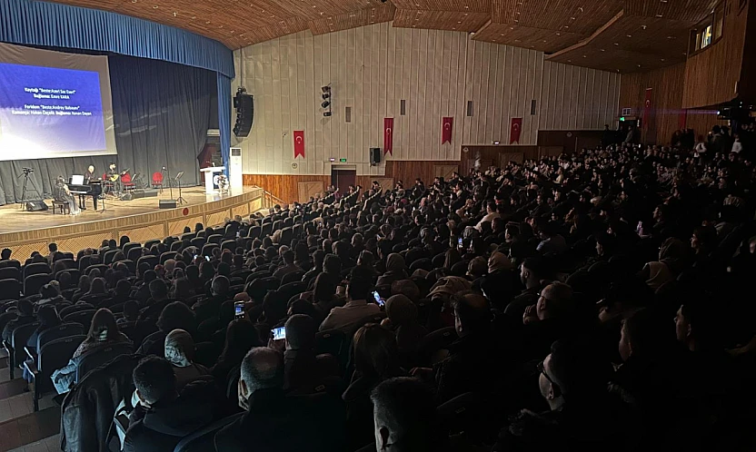 Fırat Üniversitesinde 'Piyano Eşliğinde Eserler Konseri' düzenlendi