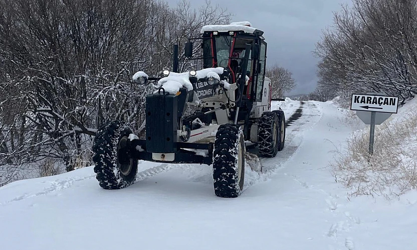 İl Özel İdaresi ekipleri kapalı köy yollarında çalışmalarını sürdürüyor