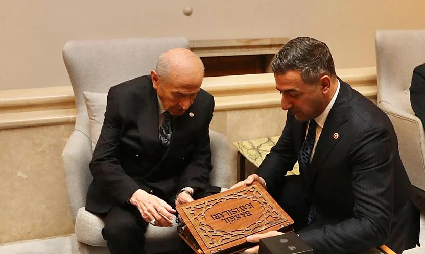 Işıkver'den Bilge Lider Bahçeli'ye Baskil Kayısısı ikramı