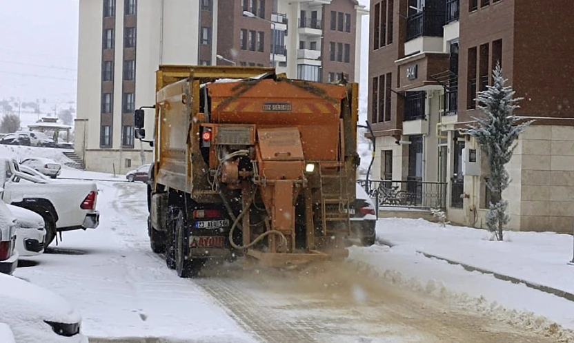 Karla mücadele çalışmaları aralıksız sürüyor
