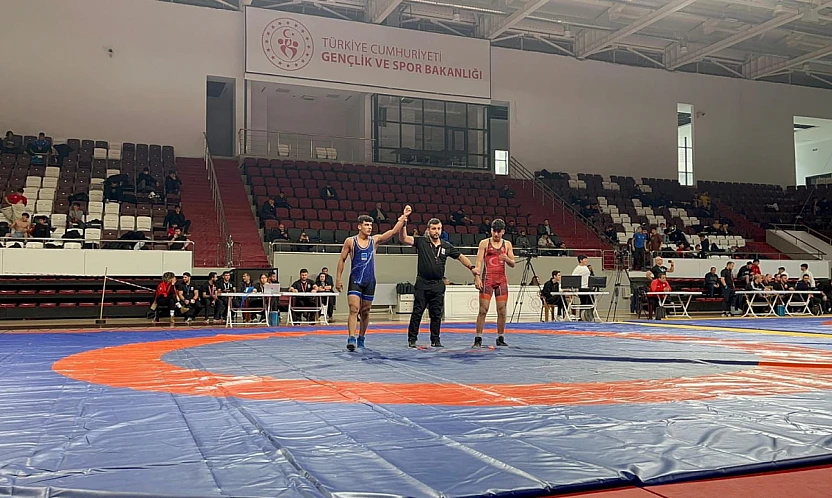 Okul Sporları B Gençler güreş grup müsabakaları tamamlandı