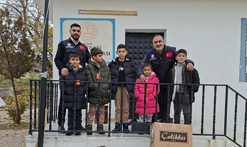 Osmanoğlu Yardımlaşma Derneği, köy okullarında bot ve mont dağıtımına başladı