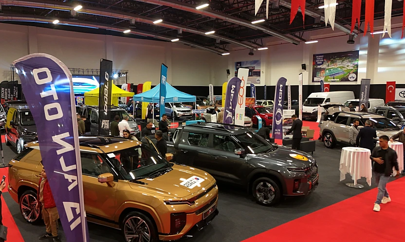Oto Show Fuarı ziyaretçilerini ağırlıyor