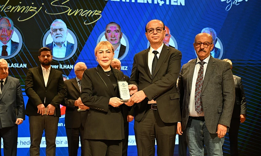 Prof. Dr. Yasemin Açık'a İnönü Üniversitesi'nden plaket