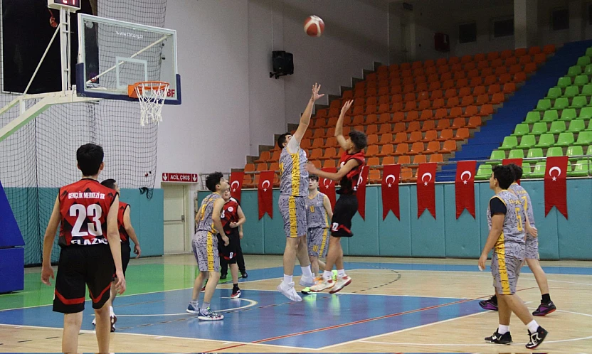 U18 Erkekler Basketbol Şampiyonu Gençlik Merkezi Spor Kulübü