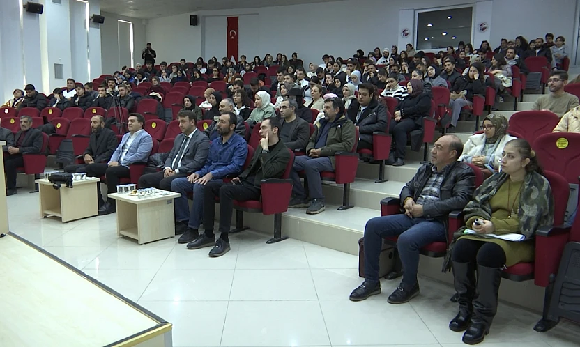 Usta sanatçı Esat Kabaklı, öğrencilerle bir araya geldi