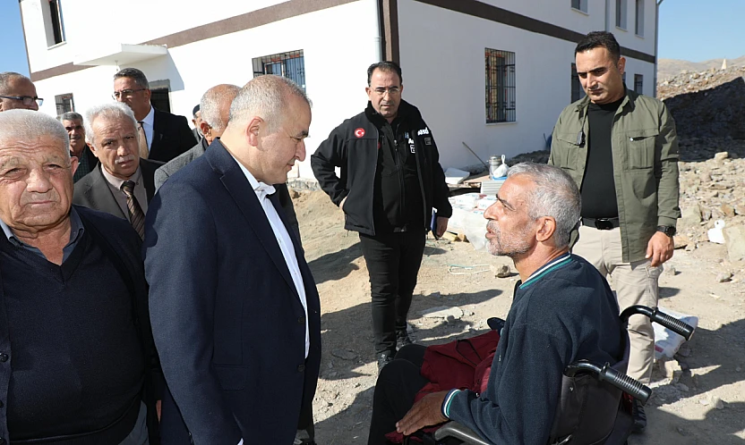 Vali Hatipoğlu, Karşıyaka Mahallesi Taziye Evi'nde incelemelerde bulundu