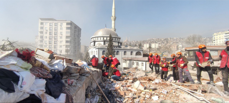 Elazığ İHH Arama ve Kurtarma Ekibi deprem bölgesindeydi