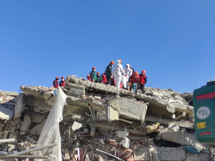 Elazığ İHH Arama ve Kurtarma Ekibi deprem bölgesindeydi