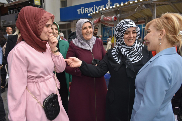 Bağımsız Aday Prof. Dr. Yasemin Açık Elazığlıların desteği ile yoluna tam hız devam ediyor